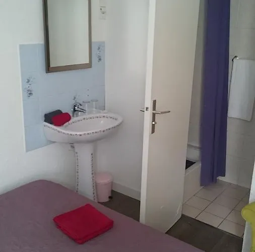 Au Georges Vii Hotel *