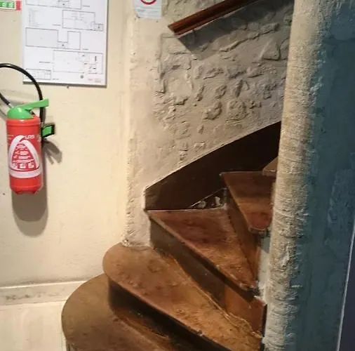 Au Georges Vii Отель Байе